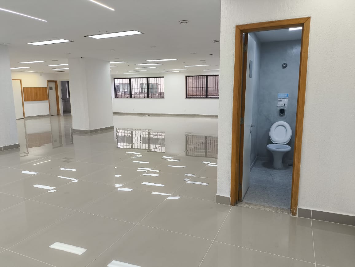 Sala Comercial à Venda no Centro do RJ – Andar Inteiro